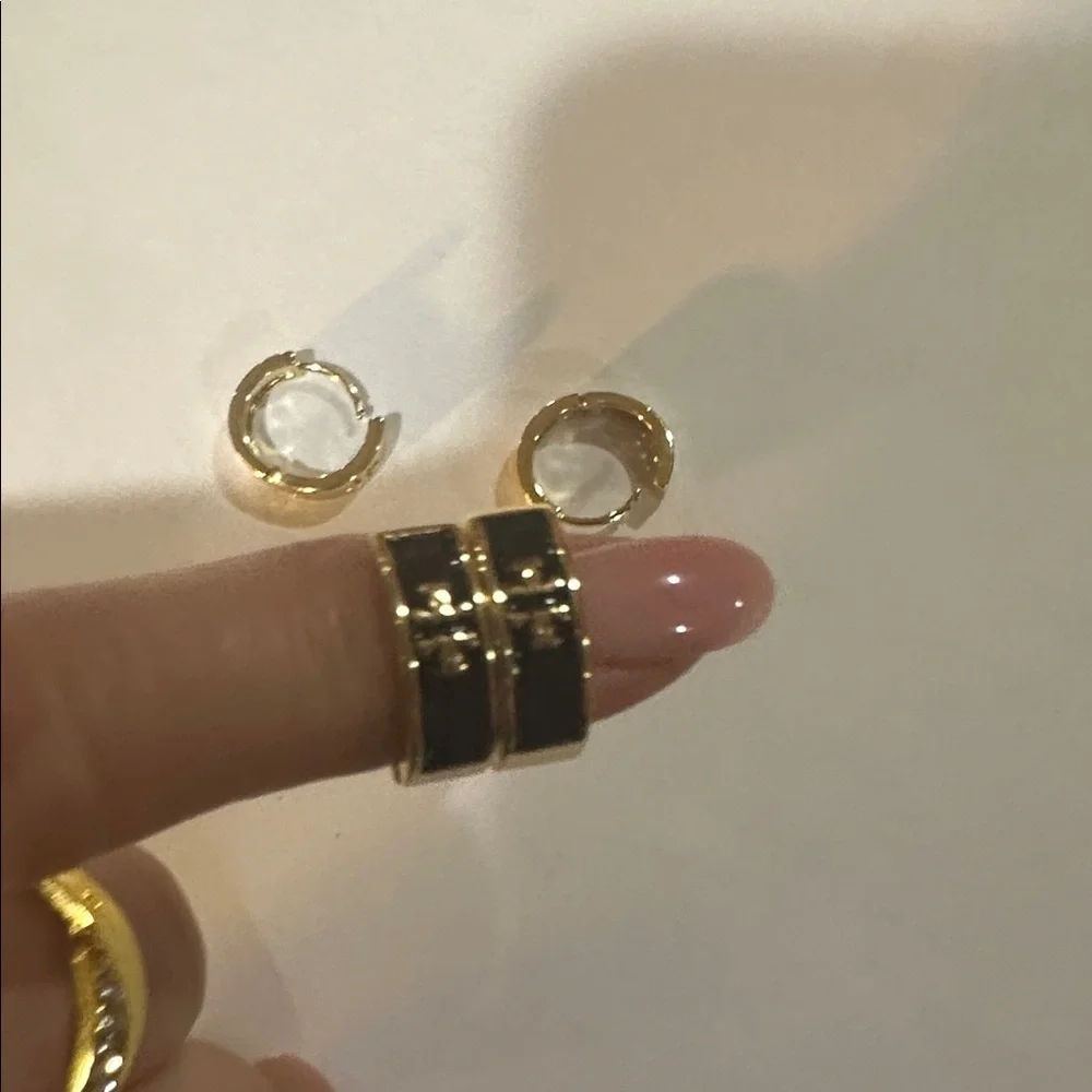 N/A elegant gold
